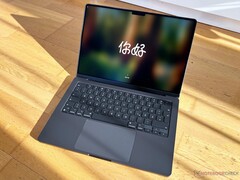 Das MacBook Pro mit 24 GB RAM gibts aktuell zum Bestpreis. (Bildquelle: Notebookcheck)