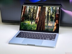 Das MacBook Air auf Basis des Apple M4 wird aktuell günstiger als je zuvor angeboten. (Bildquelle: Notebookcheck)