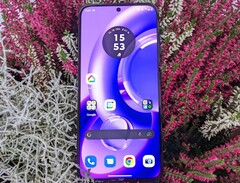 Das Motorola Edge 30 Neo ist im Smartphone-Deal für schlanke 215 Euro erhältlich (Bild: Benedikt Winkel)