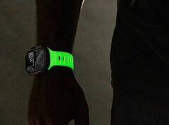 Das neueste Armband von Nomad leuchtet im Dunkeln. (Bild: Nomad)