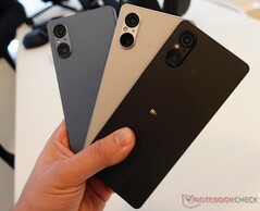 Das Sony Xperia 5 V ist in allen drei Farben bereits mit einem Rabatt in Höhe von rund 70 Euro vorbestellbar (Bild: Notebookcheck)