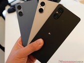 Das Sony Xperia 5 V ist in allen drei Farben bereits mit einem Rabatt in Höhe von rund 70 Euro vorbestellbar (Bild: Notebookcheck)