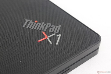 Gewebter Stoff auf der Außenseite des Tablets