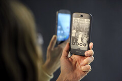 Das Yotaphone 3 wird ein Midrange-Gerät mit dem Yota-typischen e-Ink-Display auf der Rückseite.