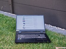 Acer Nitro 5 AN517-55-738R im Schatten