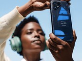 Das Fairphone 5 wird optional mit einer transparenten Rückseite angeboten. (Bild: Fairphone)