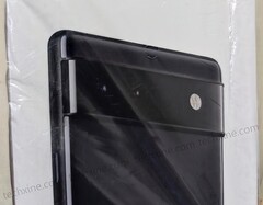 Das Google Pixel 6a ist offenbar bereits auf dem Weg zu Händlern, wie dieses Foto der Verpackung zeigt. (Bild: TechXine)