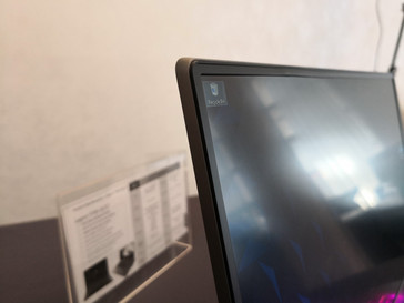 "Glossy" oder "4K" stehen als Displayoptionen nicht zur Auswahl