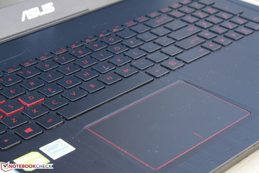 Clickpad klappert ein wenig bei Druck.