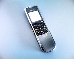 Das Nokia 8800 ist nur eines der legendären Modelle, das als Teil der teuren 8000er-Serie angeboten wurde. (Bild: Inash, Wikimedia Commons)