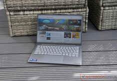 Lenovo ThinkBook 14x im Außeneinsatz im Schatten