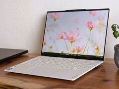 Core Ultra 7, 32 GB RAM, 1-TB-SSD, 2.8k-OLED: Lenovo Yoga Slim 7 Ultra 14IPH11. (Bild: Allen Ngo)