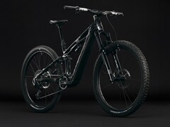 Mit DJI-Motor und Carbonrahmen: Neues Fully-E-MTB von Cube