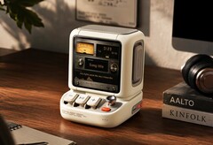 Divoom kombiniert einen Schreibtisch-Lautsprecher mit einem 3,95 Zoll Display.