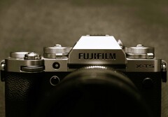 Die abgebildete Fujifilm X-T5 soll bald einen Nachfolger erhalten.