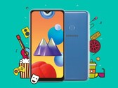 Das Galaxy M01s kommt im typischen Design der günstigen M-Serie (Bild: Samsung)