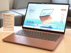 Das Lenovo IdeaPad Vibe ist in sieben Pantone-Farben erhältlich, darunter dieses 14-Zoll-Modell mit AMD-Prozessor in Radiant Coral.