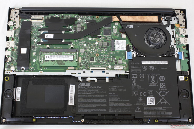 Das Mainboard unterscheidet sich merklich zu dem von anderen VivoBook-15-Modellen