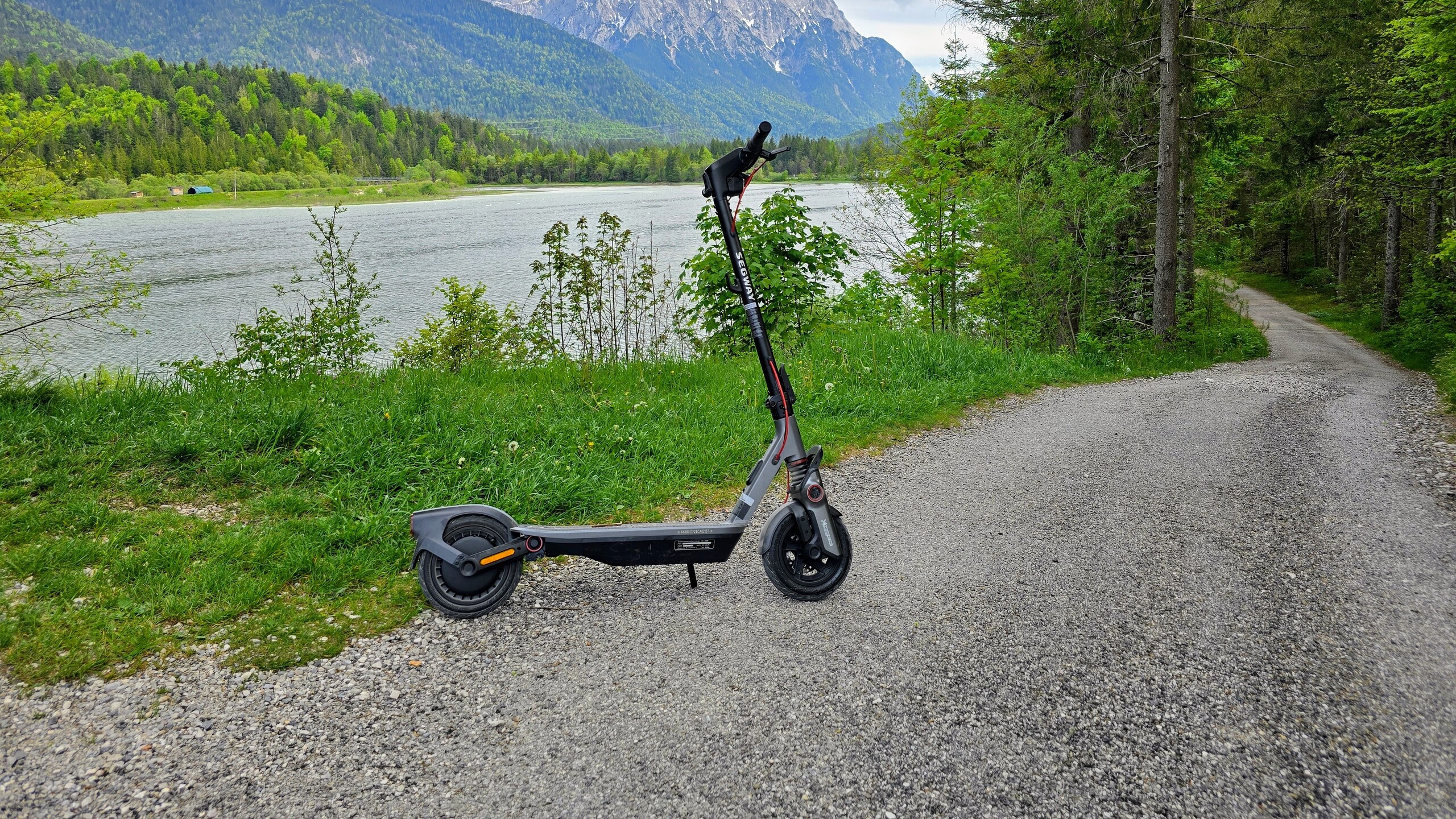 im Test: Segway Ninebot F3 Pro. Bildquelle: Benedikt Winkel
