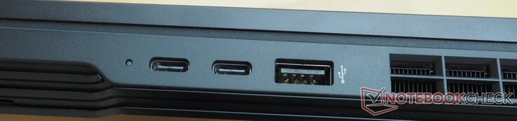 rechte Seite: 2x USB-C 3.2 Gen 2 (inkl. DisplayPort), USB-A 3.2 Gen 2