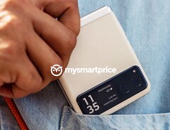 Das Motorola Razr 40 setzt auf eine Rückseite mit Leder-Textur und kleinem Zweitdisplay. (Bild: MySmartPrice)