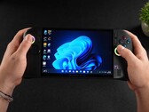 Der Acer Predator Atlas 8 ist mit Hall-Effekt-Triggern und TMR-Joysticks ausgestattet