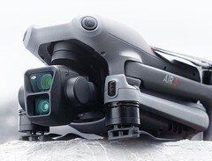 Die DJI Air 3 besitzt gleich zwei 48 MP 1/1,3 Zoll Sensoren. (Bild: DJI)