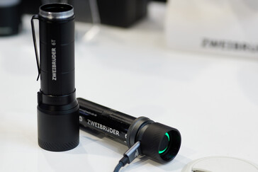 Bei der ZB6T arbeitet das Akkumodul autark und lässt sich auch ohne Taschenlampe aufladen.