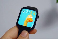 Die Oppo Watch zeigt sich bereits in einem ersten Hands-on-Video. (Bild: @UniverseIce, Twitter)