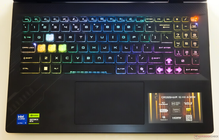 MSI Crosshair 16 HX AI: Tastatur und Touchpad