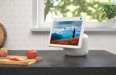 Das Display des Amazon Echo Show 10 bewegt sich, um dem Besitzer ins Gesicht zu schauen. (Bild: Amazon)