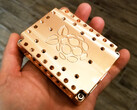Dieses Raspberry Pi-Gehäuse aus massivem Kupfer soll für eine exzellente passive Kühlung des kleinen Rechners sorgen. (Bild: Desalvo Systems)