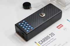 Die Carbo 20 von Nitecore eignet sich für Notebooks und ist trotzdem recht leicht.