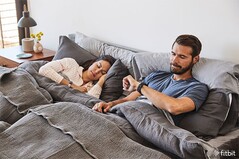 Fitbit verteilt das Update mit neuer Schnarch- und Geräuscherkennung für die Fitbit Versa 3 und die Fitbit Sense. (Bild: Fitbit)