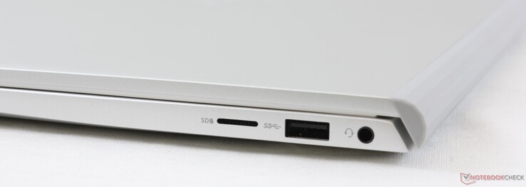 Rechts: MicroSD-Leser, USB-A 3.2 Gen. 1, 3,5 mm Combo-Audio