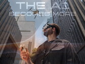 Mann fliegt Antigravity A1 mit den Goggles