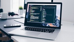 PC-Markt von Inflation und Chipkrise hart getroffen: Weltweite PC-Auslieferungen fallen um 9,5 Prozent.