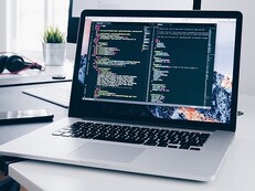 PC-Markt von Inflation und Chipkrise hart getroffen: Weltweite PC-Auslieferungen fallen um 9,5 Prozent.