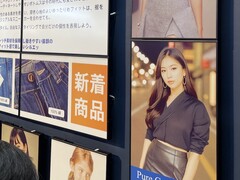 Auf dem ersten Blick kaum von einem Poster zu erkennen: E Ink Spectra 6. (Foto: Andreas Sebayang/Notebookcheck.com)