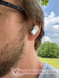 Die Kopfhörer sind ziemlich groß und von außen auch sichtbar