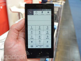 Das Inkphone setzt ausschließlich auf ein E-Ink-Display (Foto: Daniel Cooper, Engadget)