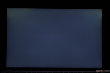 Leichte, ungleichmäßige Lichthöfe an den oberen Ecken