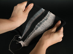 Elektrizität oder Temperatur beeinflussen die Faserlänge. (Quelle: MIT)