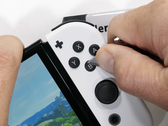 Das Nintendo Switch (OLED-Modell) verzichtet beim Display weiterhin auf robustes Gorilla Glass. (Bild: JerryRigEverything)