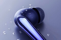 Die Realme Buds Air 3 Neo setzen auf ein modernisiertes Design mit teilweise transparenter Ladehülle. (Bild: Realme)