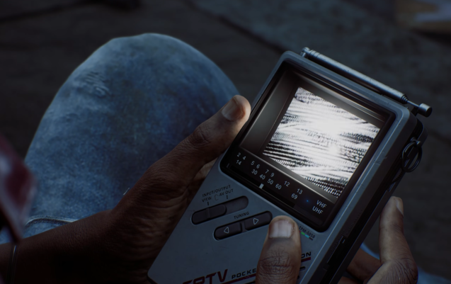 Der Röhrenfernseher (CRTV) ist eine Weiterentwicklung des ikonischen Radios und erlaubt es den Spielern, Bedrohungen in der Nähe zu ‚sehen‘, anstatt sie nur zu hören.“ (Bildquelle: Playstation Blog)