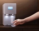 Samsungs Bespoke AI Ice & Water Purifier liefert sowohl sauberes Wasser als auch Eiswürfel.