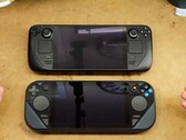 Valve hat ein Steam Deck mit runden Trackpads, kleineren Sticks und glänzendem Gehäuse getestet. (Bildquelle: Bringus Studios)
