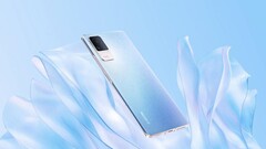 Ob das Xiaomi 12 nach Xiaomi Civi (hier im Bild) aussehen wird? Ein Leaker deutet jedenfalls auf ein neues und dünneres Design trotz 5.000 mAh Akku.