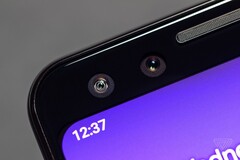 Die durch Software abgedunkelten Ecken sind be genauem Betrachten immer noch sichtbar. (Bild: The Verge)